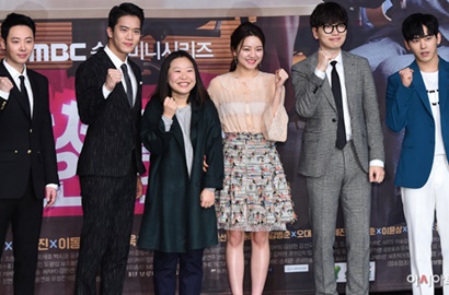 Preskon 'Radiant Office', Kocaknya Ha Suk Jin Hingga Hoya Pamer Tanda Cinta