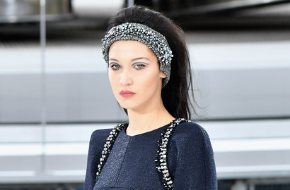 Ubah Gaya  Rambut  Jadi Keriting Bella  Hadid Dipuji Makin  Ubah Gaya  Rambut  Jadi Keriting Bella  Hadid Dipuji Makin