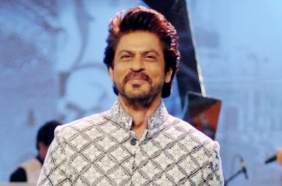 Shahrukh Khan Pamer Cara Unik AbRam Rayakan Holi yang Penuh Warna