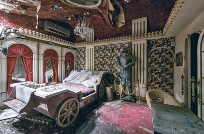 Jadi Lokasi Mengerikan, Motel Cinta Terabaikan Ini Masih Lengkap dengan Furnitur