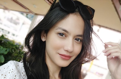 Biasa Main Film Drama Romantis, Ini Alasan Pevita Pearce Terima 'The Guys'