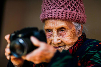 Masih Aktif di Usia 105 Tahun, Inikah Fotografer Wanita Tertua di Dunia?