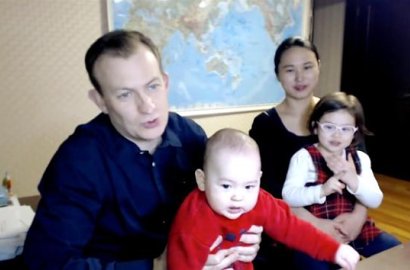 Video Wawancara Diganggu Anak Jadi Viral, Inilah Kisah Profesor Kelly
