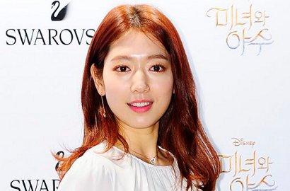 Serba Putih, Intip Cantiknya Park Shin Hye di Acara White Day