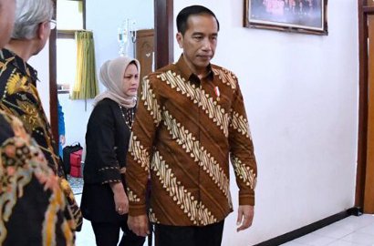 Siap Bantu Peralatan Medis, Jokowi Juga Kerahkan Dokter Kepresidenan untuk KH Hasyim Muzadi