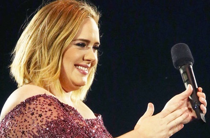 Seorang Penggemar Nyaris Tewas di Konser Adele, Kenapa?