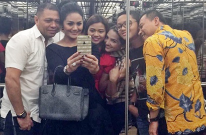 Anang-Ashanty dan KD-Raul Foto Bersama,  Netizen: Bajunya Ketukar