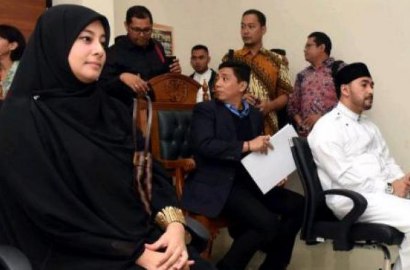 Bikin Syok, Mertua Akui Ustadz Al Habsyi Nikah Lagi di Mekkah dan Punya 2 Anak
