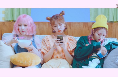 Yerin G-Friend, Cao Lu Fiestar dan Kisum Kompak Sambut Musim Semi di MV 'Spring Again'