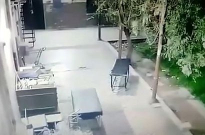 Troli Di Rumah Sakit Ini Tiba-Tiba Bergerak Sendiri, Ada Setannya?
