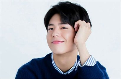 Tak Cuma Jaket 'SMA', Benda Ini Juga Masih Dipakai Park Bo Gum