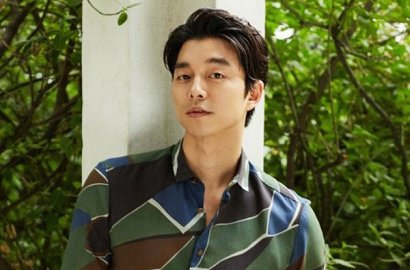 Bikin Meleleh, Gong Yoo Merem Ganteng di Poster Fanmeeting