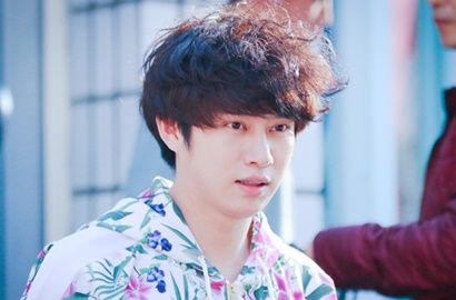 Heechul Curhat Susahnya Lakoni Ciuman dengan Aktris Ini di 'Happy Together'