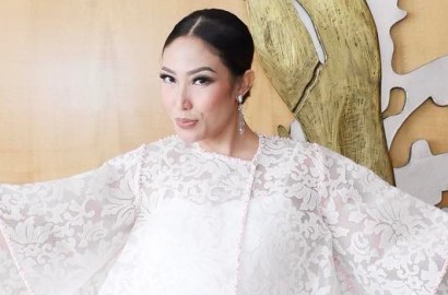 Mengaku Anggun, Ini Komentar Ayu Dewi Soal Peran Galak di 'The Nekad Traveler'