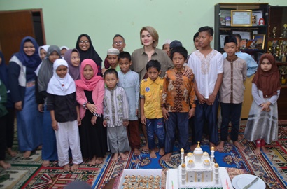 Rayakan Ultah ke-31, Nikita Mirzani Beli Hadiah Mobil Mercy Mewah Sendiri