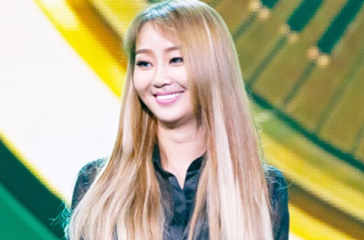 Punya Body Bagus, Hyorin Goda Fans Tiduran Seksi Pakai Bikini