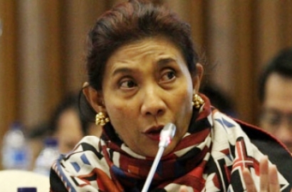 Langganan Trending Topik, Foto Susi Pudjiastuti Ngakak  Jadi Viral