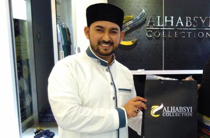 Ustadz Al Habsyi Pernah Gandeng Istri Kedua di Acara Publik, Netter: Cantikan Istri Pertama