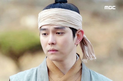 Posting Video Syuting Chae Soo Bin di 'Rebel', Yoon Kyun Sang Ditagih Adegan Mesra