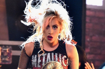 Hapus Lirik LGBT di Lagu Lady GaGa 'Born This Way', Fans Amuk Grup Vokal Ini