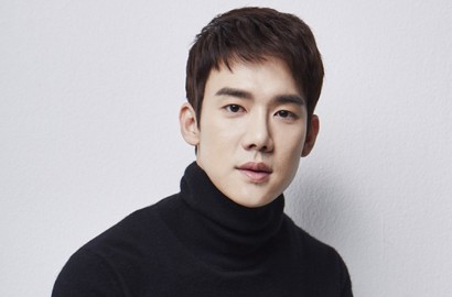 Berenang Seksi, Awas Meleleh Lihat Yoo Yeon Seok Topless di Pemotretan