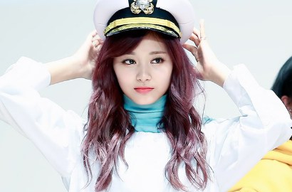 Lucunya Tzuyu Yang Mahir Tirukan Ekspresi Anjing dan Babi