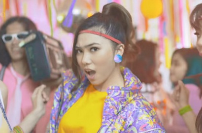 Pakai Busana Ala 90an, Isyana Sarasvati Menggila di MV 'Pesta'