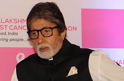 Gunakan Penyangga Leher, Amitabh Bachchan Bikin Penggemar Khawatir
