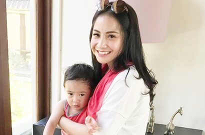 Fans Unggah Foto Liburan di Bali, 'Penampakan' di Belakang Nagita Bikin Salfok