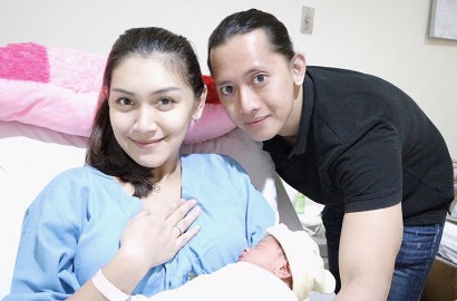 Anak Pertama Lahir, Melody Prima dan Tommy Dapat Kado Ultah Pernikahan Lebih Awal