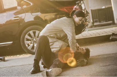 Lakoni Adegan Action di 'Whisper', Lee Bo Young Buktikan Aktris Profesional