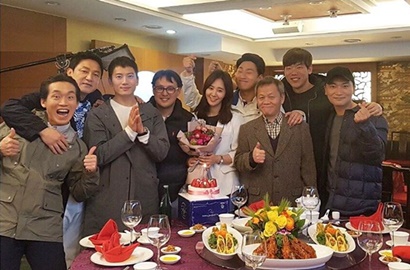 Cerianya Ji Sung-Yuri cs Berangkat Liburan Gratis Bareng Kru 'Defendant' ke Jepang