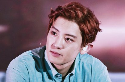Gagah Pakai Jas, Siap-Siap Pingsan Dipandangi Chanyeol di Foto Ini