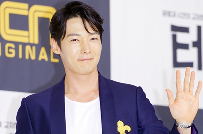Bak Idol, Kecenya Choi Jin Hyuk Tampilkan Gaya Rambut Poni Koma di Presscon 'Tunnel'