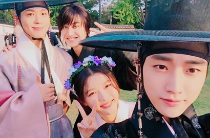 Kangen 'Moonlight', Jinyoung B1A4 Posting Foto Manis Bareng Park Bo Gum cs
