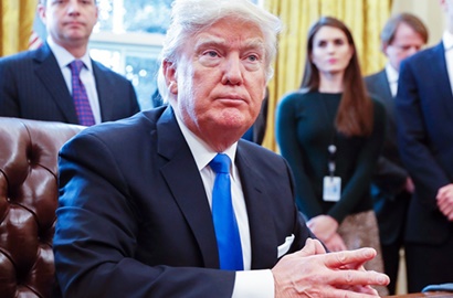 Kesulitan Urus Bisnis dan Negara, Donald Trump Diprediksi Akan Mundur?