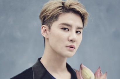 Foto Bersama Para Polisi Militer, Aura Bintang Junsu JYJ Terpancar
