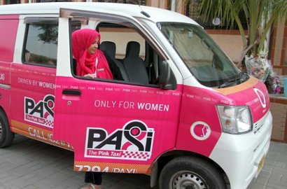 Demi Keamanan, Pakistan Luncurkan 'Taksi Pink' Khusus Untuk Wanita