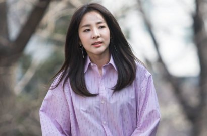 Tampil Elegan, Sandara Park Buktikan Awet Muda di Pemotretan Majalah