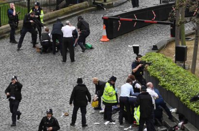 London Diserang Teror, Foto Wanita Berhijab Ini Tuai Kontroversi
