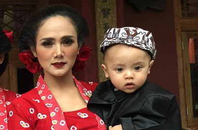 Mulan Diledek Gendut Kebanyakan 'Cilok Muncrat' Gara-Gara Kostum Mirip Roti Kukus