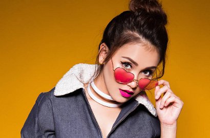 Ayu Ting Ting Seksi Pamer Perut Rata di Pemotretan, Begini Reaksi Netter
