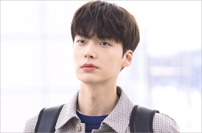 Goo Hye Sun Sakit, Ahn Jae Hyun Malah Tampil Ganteng Terbang ke Hong Kong