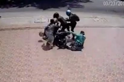 Gagalkan Aksi Jambret, Video Viral 'Emak-Emak' Pemberani Bikin Bangga