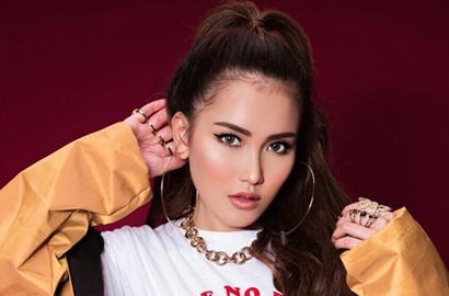 Gonta-Ganti Baju, Begini Cantiknya Ayu Ting Ting di HUT ANTV 'Indonesia Keren 2'
