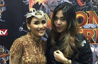 Ayu Ting Ting Pasang Tampang Seram Sambil Ngupil, Netter: Habis Itu Pegang Tangan Raffi?