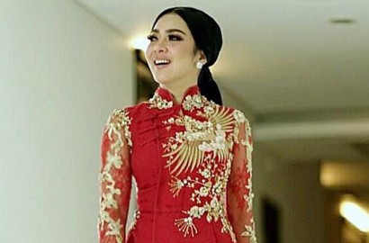 Cantik Pakai Hijab Saat Umrah, Syahrini Dilirik Pria Beristri