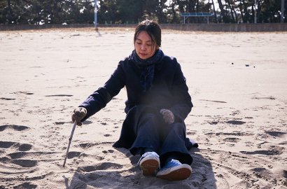 Meski Kontroversi, 'On The Beach at Night Alone' Sukses Masuk Box Office