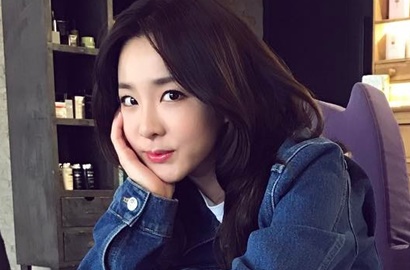 Selfie Cantik Bareng Honey Lee, Dara Bikin Syok Terlihat Awet Muda