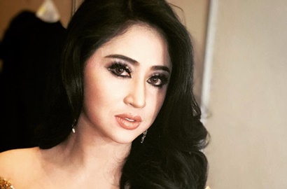 Perankan Siluman Ular 'Nadin', Dewi Persik Kesulitan Karena Ini